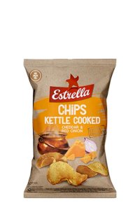 Estrella Kettle Cooked ar čedara sieru un sarkanajiem sīpoliem